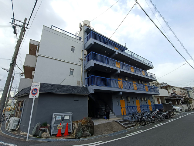 山崎第６マンションの建物外観