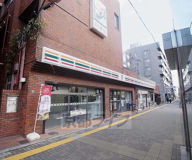 【京都市中京区西ノ京下合町のマンションのコンビニ】