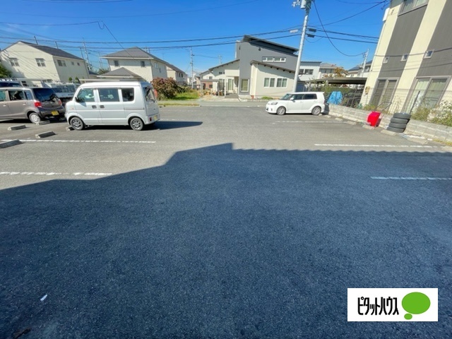 【マイン・ホフ若木館の駐車場】