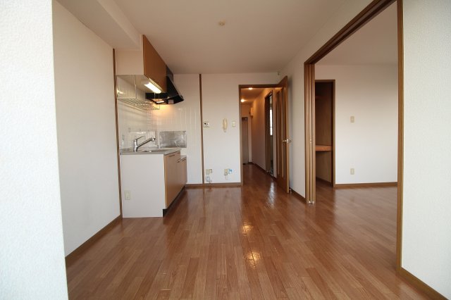 居室・リビング　6.7帖のダイニングになります