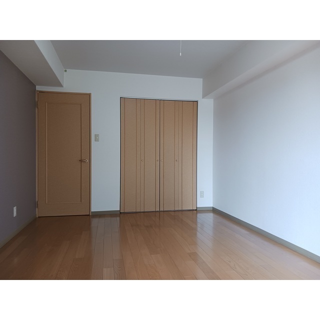 その他部屋・スペース　洋室（９．７帖）別角度