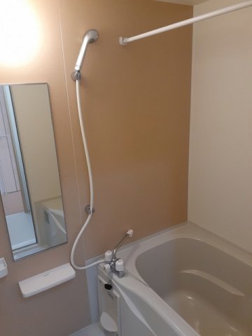 バス・シャワールーム　浴室乾燥機付きのお風呂です♪