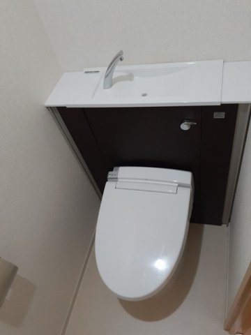 トイレ　嬉しい温水洗浄便座付き♪