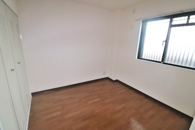 その他部屋・スペース　大きな窓で明るい洋室！