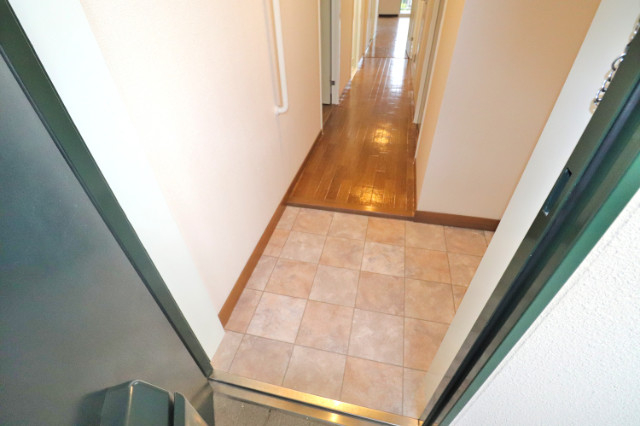 玄関　収納も置けちゃう玄関！