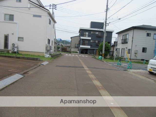 その他　前面道路（その他）まで0m