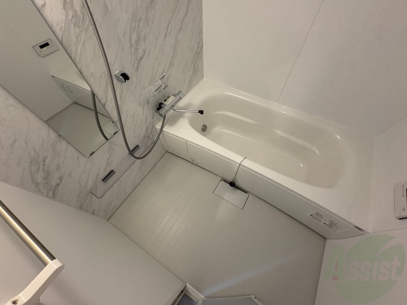 バス・シャワールーム　お風呂になります。一日の疲れを癒してくださいね。