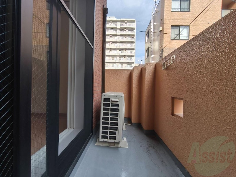 バルコニー　バルコニーです。洗濯物を干すもよし、一息つくもよしですね。