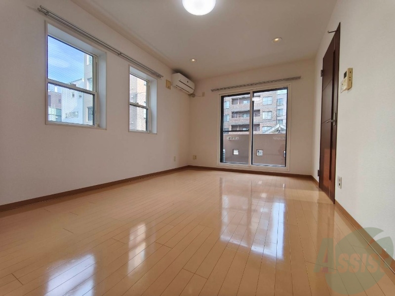 居室・リビング　広くてきれいなリビングです！快適に過ごせそうですね。