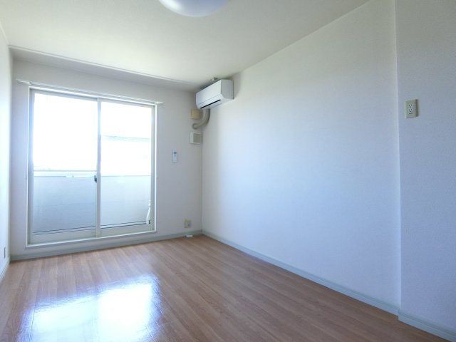 居室・リビング　イメージ写真203号室（反転あり）