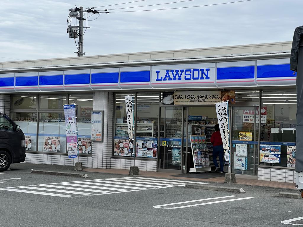コンビニ　ローソンさんさん城南店（コンビニ）まで800m