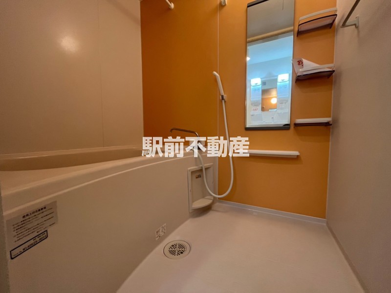 バス・シャワールーム　浴室乾燥機付きです♪