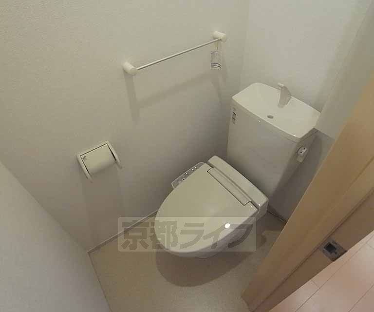 トイレ　ウォシュレットトイレ付き。