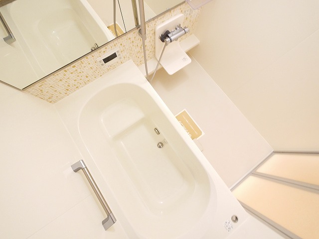 バス・シャワールーム　コンパクトで使いやすいお風呂です