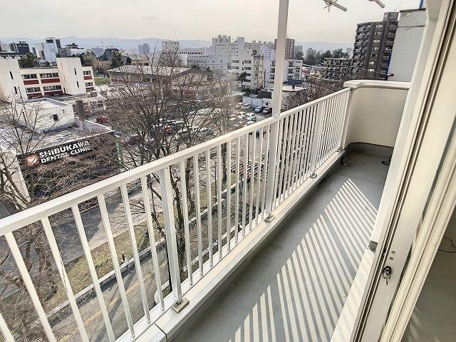 バルコニー　バルコニー