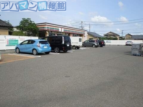 コンビニ　セブンイレブン新潟坂井東店（コンビニ）まで736m