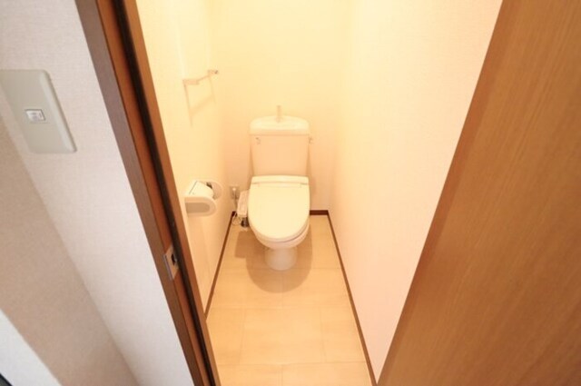 トイレ　温水洗浄暖房便座