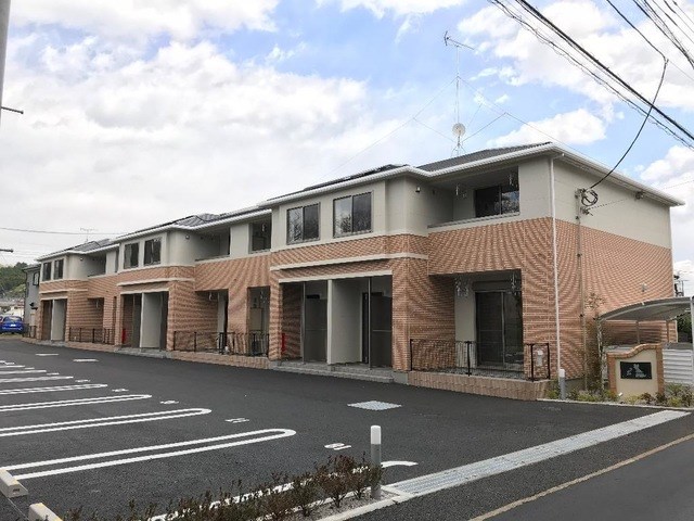 建物外観　武蔵増戸駅徒歩3分の専用庭付きの築浅アパート♪