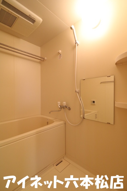 バス・シャワールーム　１日の疲れを流しましょう。