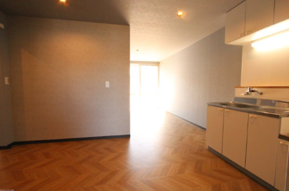 タウニィ・岩沢_内装_0