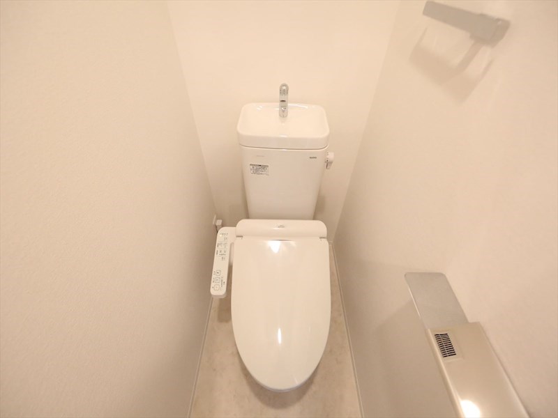 トイレ　温水洗浄暖房便座付トイレ