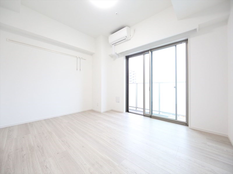 バルコニー　洋室7.5帖　エアコン完備　バルコニー