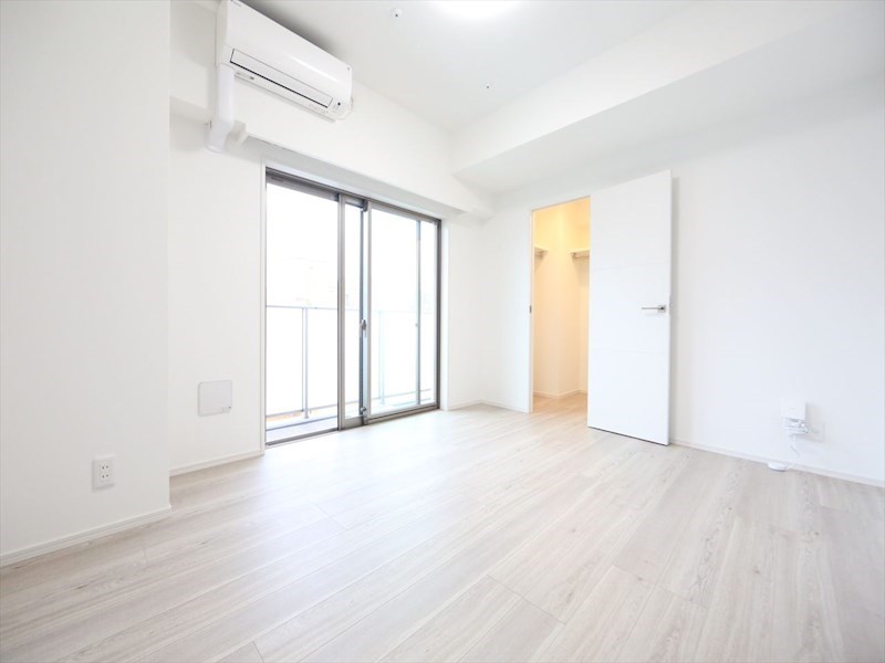 居室・リビング　洋室7.5帖　ウォークインクローゼット付　バルコニー