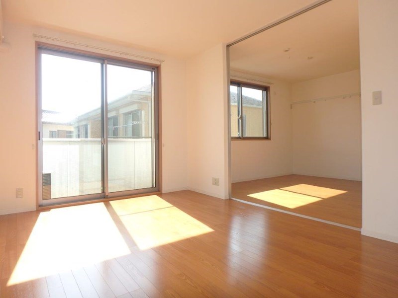 その他　リビングから洋室