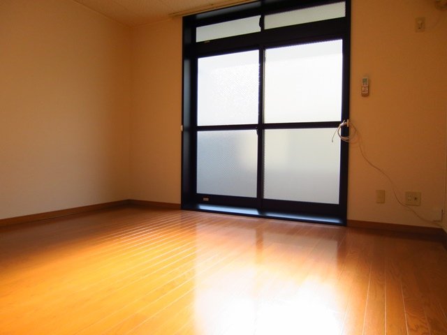 彩華IVの居間写真