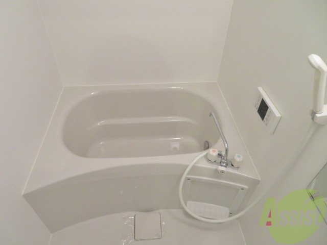 バス・シャワールーム　こちらはお風呂。一日の疲れをここで癒してください。