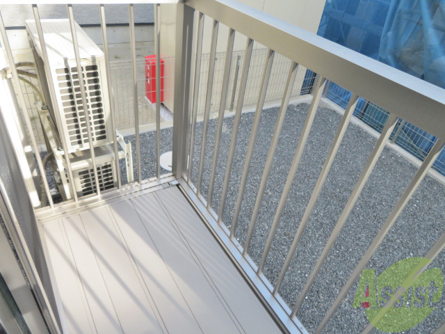 バルコニー　バルコニーは幅があり、広い印象を受けました。