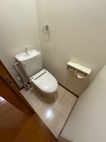 トイレ　※反転タイプ室内写真です。