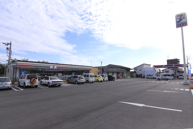 コンビニ　セブンイレブン松山みどろ店（コンビニ）まで500m