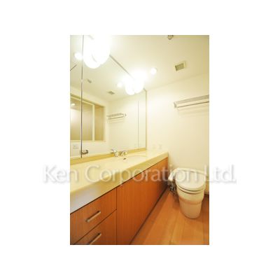 トイレ　同タイプ9階のお部屋を撮影。仕様が異なることがあります。