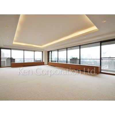 居室・リビング　同タイプ9階のお部屋を撮影。仕様が異なることがあります。