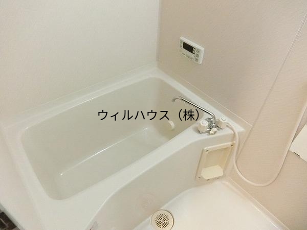 バス・シャワールーム　追い焚き機能付きバス！