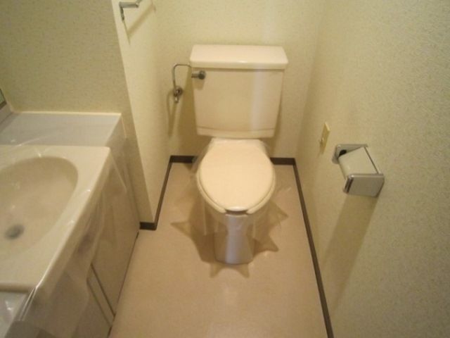 トイレ　☆トイレにも洗面台あり☆
