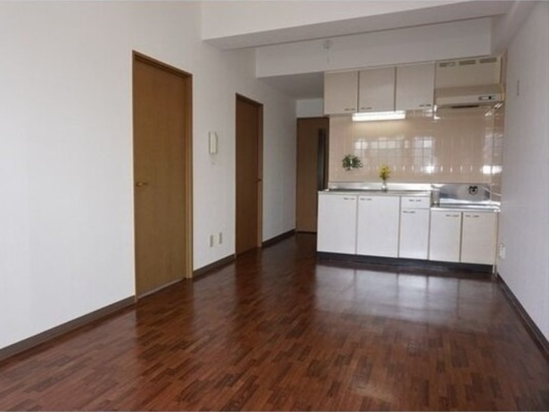 居室・リビング　退去予定につき同タイプ別号室の画像です。