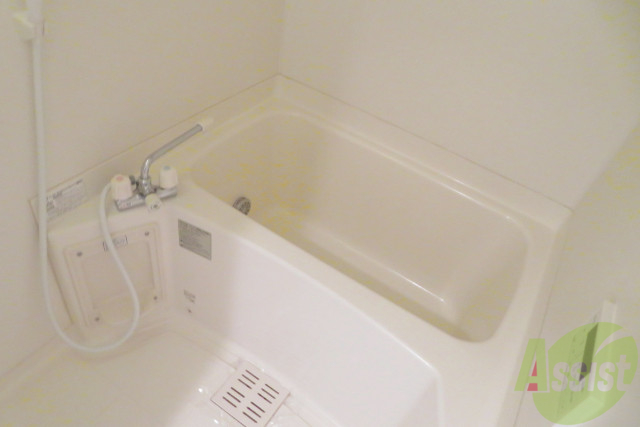 バス・シャワールーム　浴槽はかなり大きく疲れをとるのに最適。ゆっくり浸かりましょう