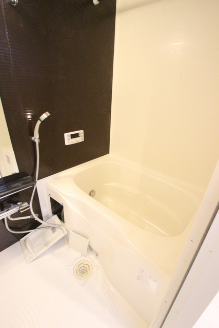 バス・シャワールーム　※反転の間取りの参考写真です。