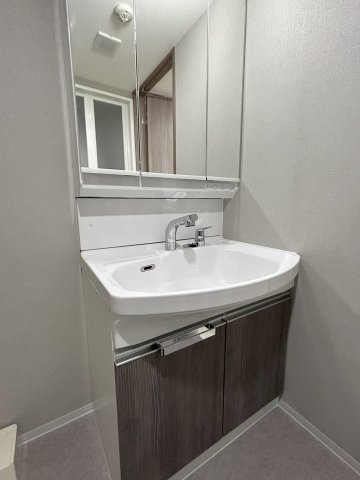 洗面設備　使いやすい洗面所です