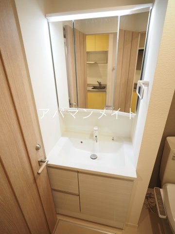 洗面設備　独立洗面台です