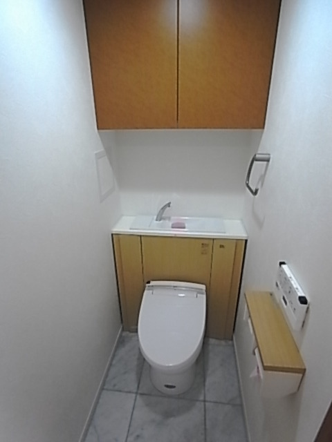 トイレ　温水洗浄便座付