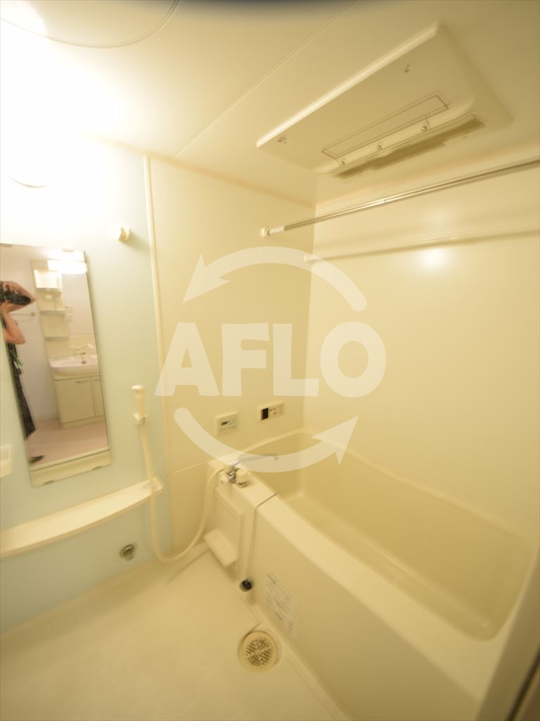 バス・シャワールーム　幸田マンション幸町　清潔感のある浴室