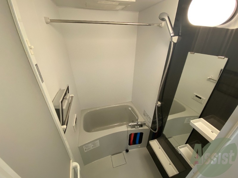 バス・シャワールーム　こちらはお風呂。一日の疲れをここで癒してください。