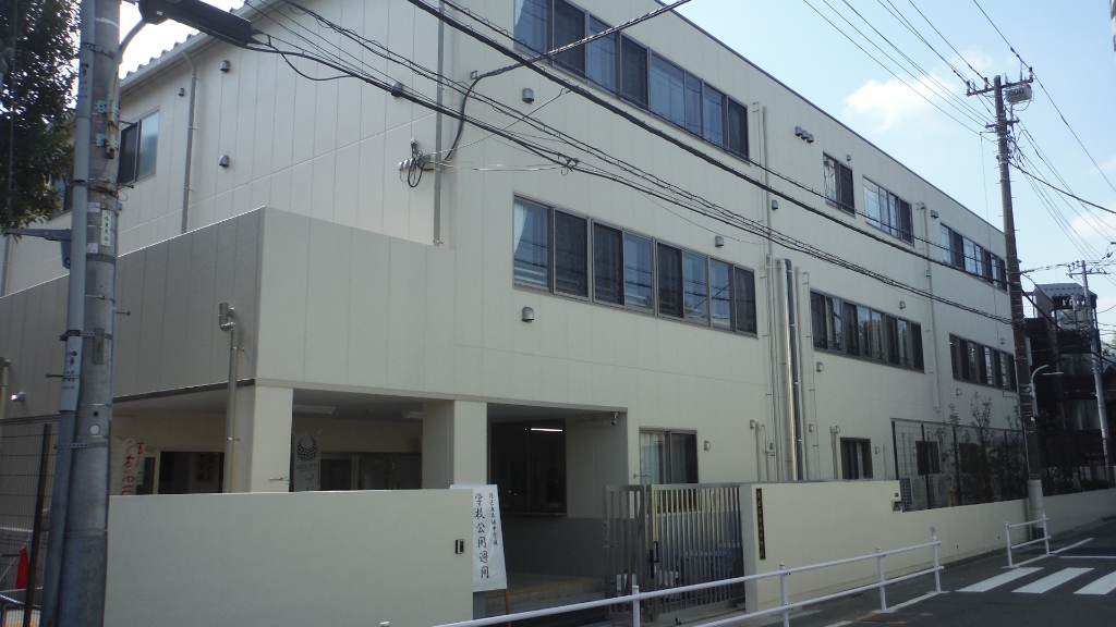 中学校　港区立赤坂中学校（中学校）まで1000m