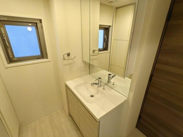 洗面設備　脱衣スペースもあります