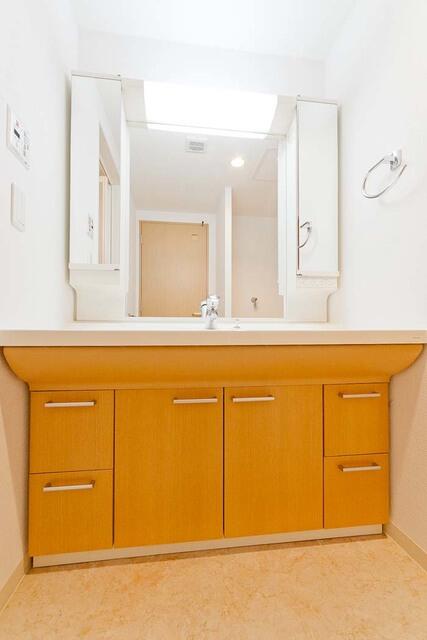洗面設備　※写真は同タイプ住戸です。