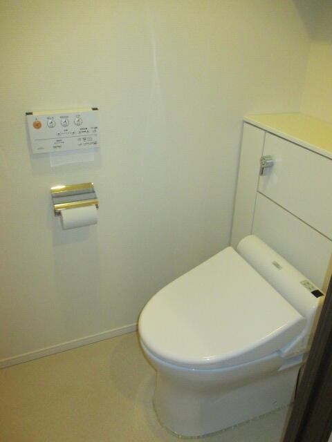 トイレ　温水洗浄便座完備