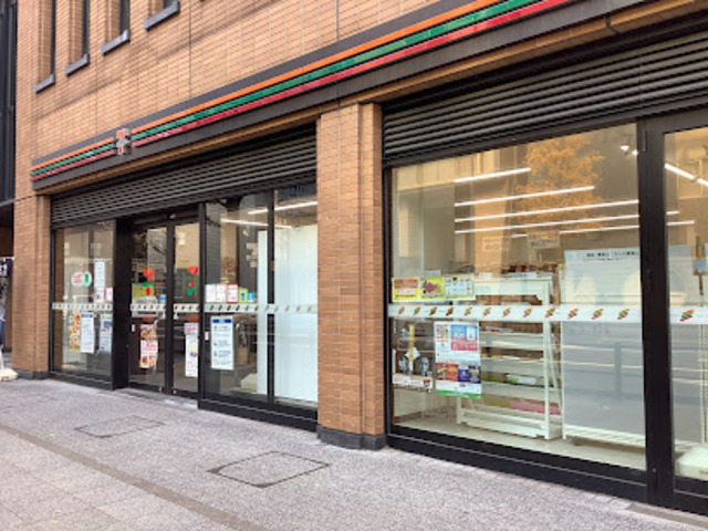 コンビニ　セブンイレブン横浜山下町本町通り店（コンビニ）まで182m